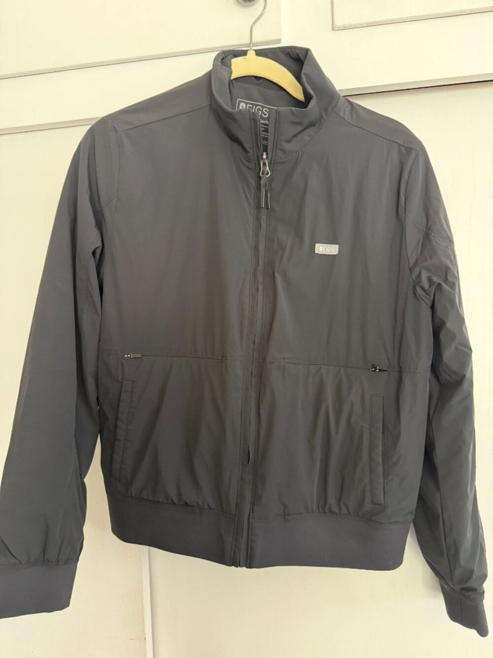 FIGS WOMENS BLACK ON SHIFT FLOAT WOMENS BOMBER JACKET SZ MEDIUM M EXCELLENT COND